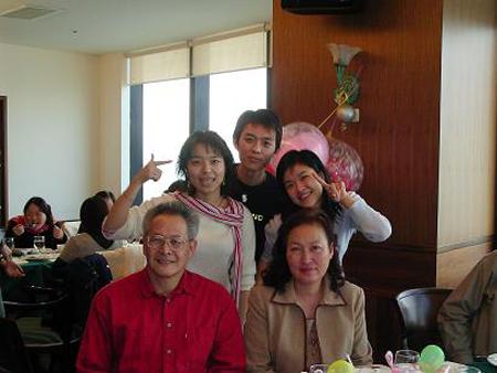 2004 (86).jpg - Jan 10, 2004 老師慶生會(基隆 海景大樓33樓) [Birthday Party for Prof. Shi-Yen Shiau]-9